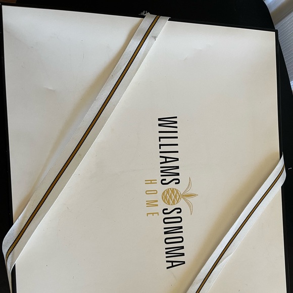 Williams Sonoma Golden Brown Butterflies - placemats and napkins. - Picture 7 of 7